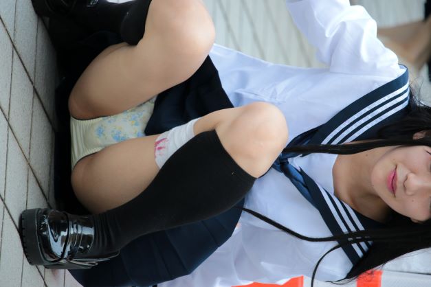 モロ生 パン〇ラ JK制服を着たカワイイコスプレイヤー モロ生 パン〇ラ JK制服を着たカワイイコスプレイヤー